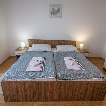 Apartmani Tonkica Supetarska Draga Esterno foto