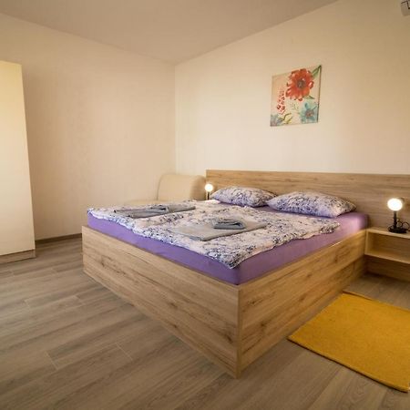 Apartmani Tonkica Supetarska Draga Esterno foto