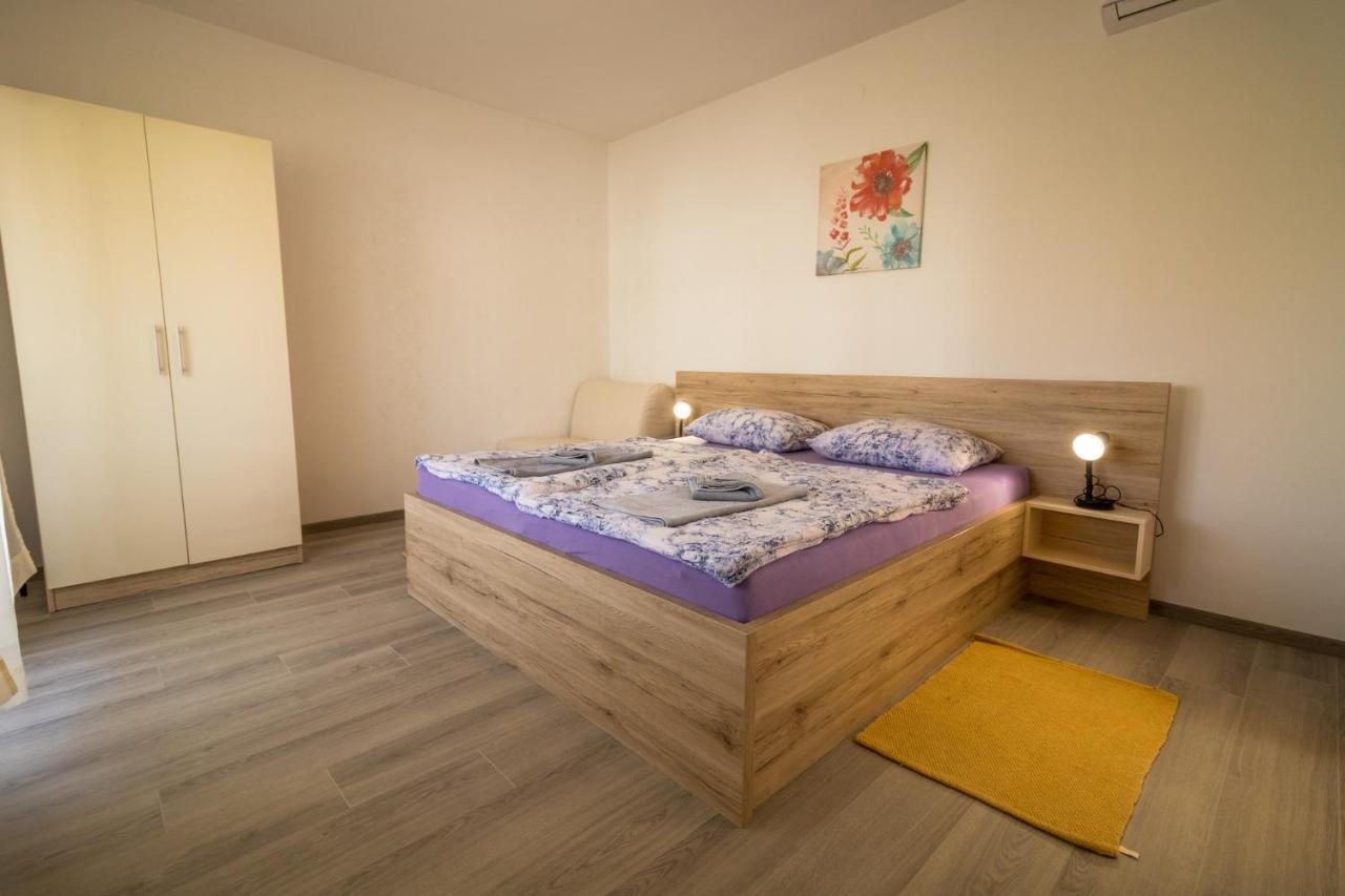 Apartmani Tonkica Supetarska Draga Esterno foto